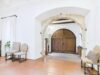 Ein Stück Geschichte erleben im Schloss Reutti - ein Zuhause zum Ankommen - Schlosstor