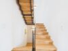 Exklusives Familienanwesen mit Panoramablick, großzügigem Garten und angrenzender Obstwiese - Treppe