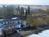 Familienidylle vor den Toren Münchens: Neuwertige Haushälfte mit viel Platz und großem Garten - Blick auf das Anwesen
