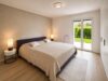 Gardasee-Panorama der Extraklasse – Exklusive Bungalow-Wohnung in Torri del Benaco - Eines der beiden Schlafzimmer