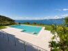 Gardasee-Panorama der Extraklasse – Exklusive Bungalow-Wohnung in Torri del Benaco - Gemeinschaftliche Poolanlage