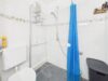 Sonnenlicht, Ruhe und Wohnkomfort – 2,5 Zimmer mit Balkon - Badezimmer