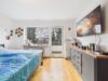 Sonnenlicht, Ruhe und Wohnkomfort – 2,5 Zimmer mit Balkon - Schlafzimmer