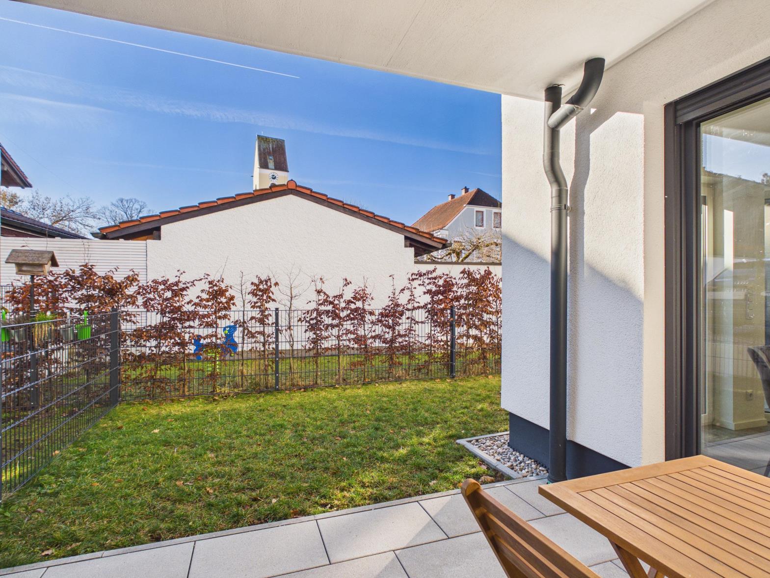 Modernes Erdgeschossglück mit Privatgarten und Tiefgaragenstellplatz, 85635 Höhenkirchen-Siegertsbrunn, Erdgeschosswohnung