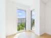 Exklusive 3-Zimmer-Wohnung mit Südwest-Balkon und Blick in den parkähnlichen Innenhof - Ruhiger Schlafbereich mit Balkonzugang