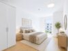 Exklusive 3-Zimmer-Wohnung mit Südwest-Balkon und Blick in den parkähnlichen Innenhof - Schlafbereich mit harmonischer Atmosphäre (virtuell möbliert)