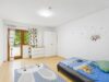 Energetisch zukunftssicher wohnen wie im Haus – exklusive 4,5-Zimmer-Wohnung mit PV & Wärmepumpe - Kinderzimmer mit Balkonzugang