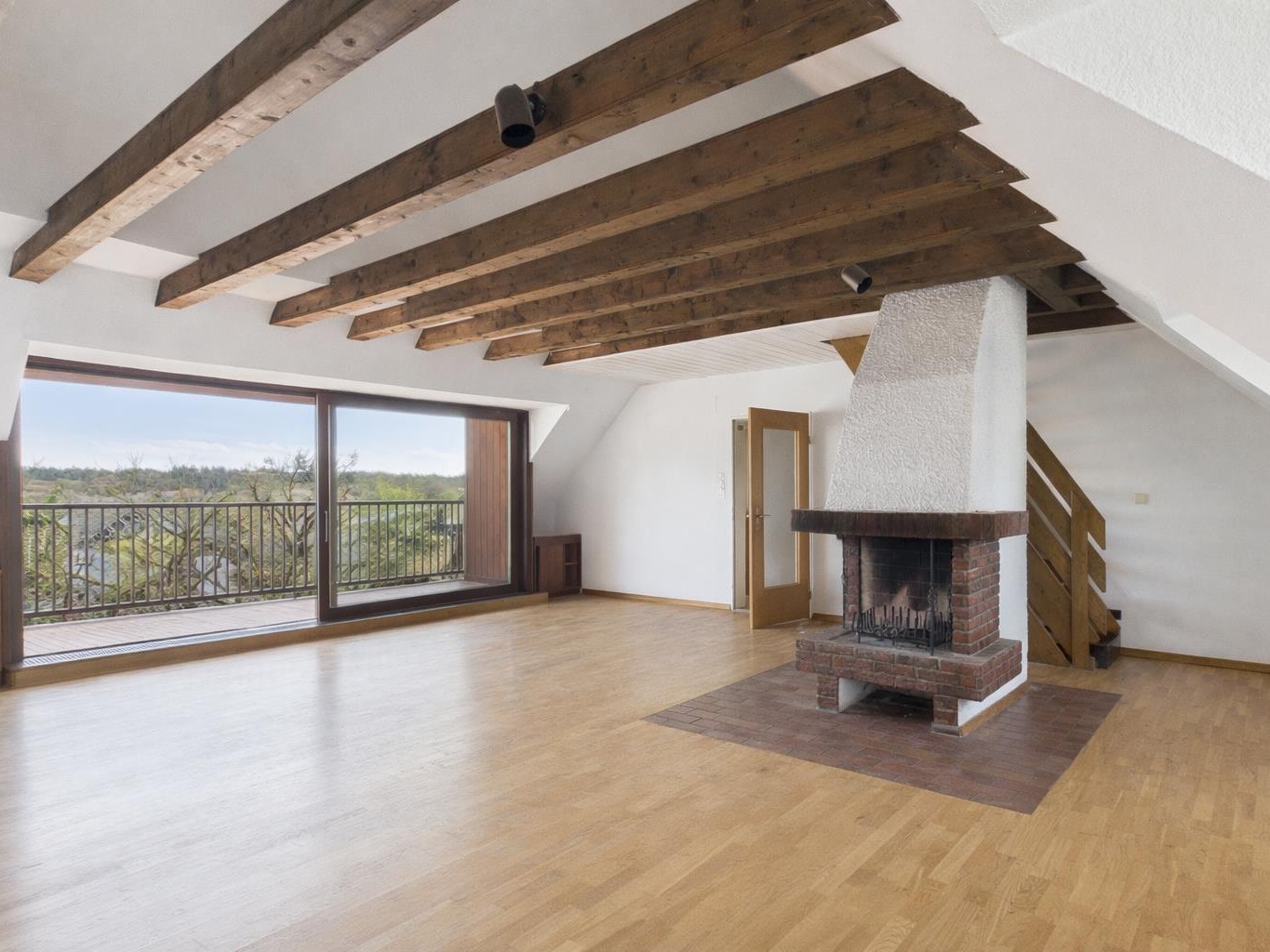 Dachgeschosswohnung mit außergewöhnlichem Gestaltungspotenzial, 81547 München, Dachgeschosswohnung