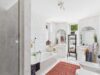 Wohnen, Investieren und Generationen vereinen – gepflegtes 3-Parteienhaus in attraktiver Lage - Badezimmer mit zwei Einzelwaschbecken sowie Badewanne und Dusche