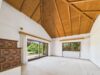 Großzügiger Bungalow mit vielseitigem Potenzial – Ideal für zwei Einliegerwohnungen - Wohnzimmer mit Kamin