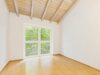 Lichtdurchflutetes Reihenendhaus mit Galerie und eingewachsenem Garten - Ruhiges Schlafzimmer mit großer Fensterfront