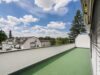 Wohnen über den Dächern Baldhams – Dachterrassenwohnung mit weitläufiger Terrasse - (digital aufgeräumt) Sonnige Terrasse mit freiem Ausblick