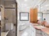 Wohnen über den Dächern Baldhams – Dachterrassenwohnung mit weitläufiger Terrasse - (digital aufgeräumt) Helles Badezimmer