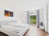 Ein Meisterwerk modernen Wohnens - Schlafzimmer mit Gartenblick