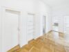 Büros oder Praxen in direkter Innenstadt Münchens - im Altbau Kunden empfangen - Wandregal