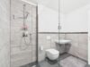 Modernes Erdgeschossglück mit Privatgarten und Tiefgaragenstellplatz - Stehdusche/WC