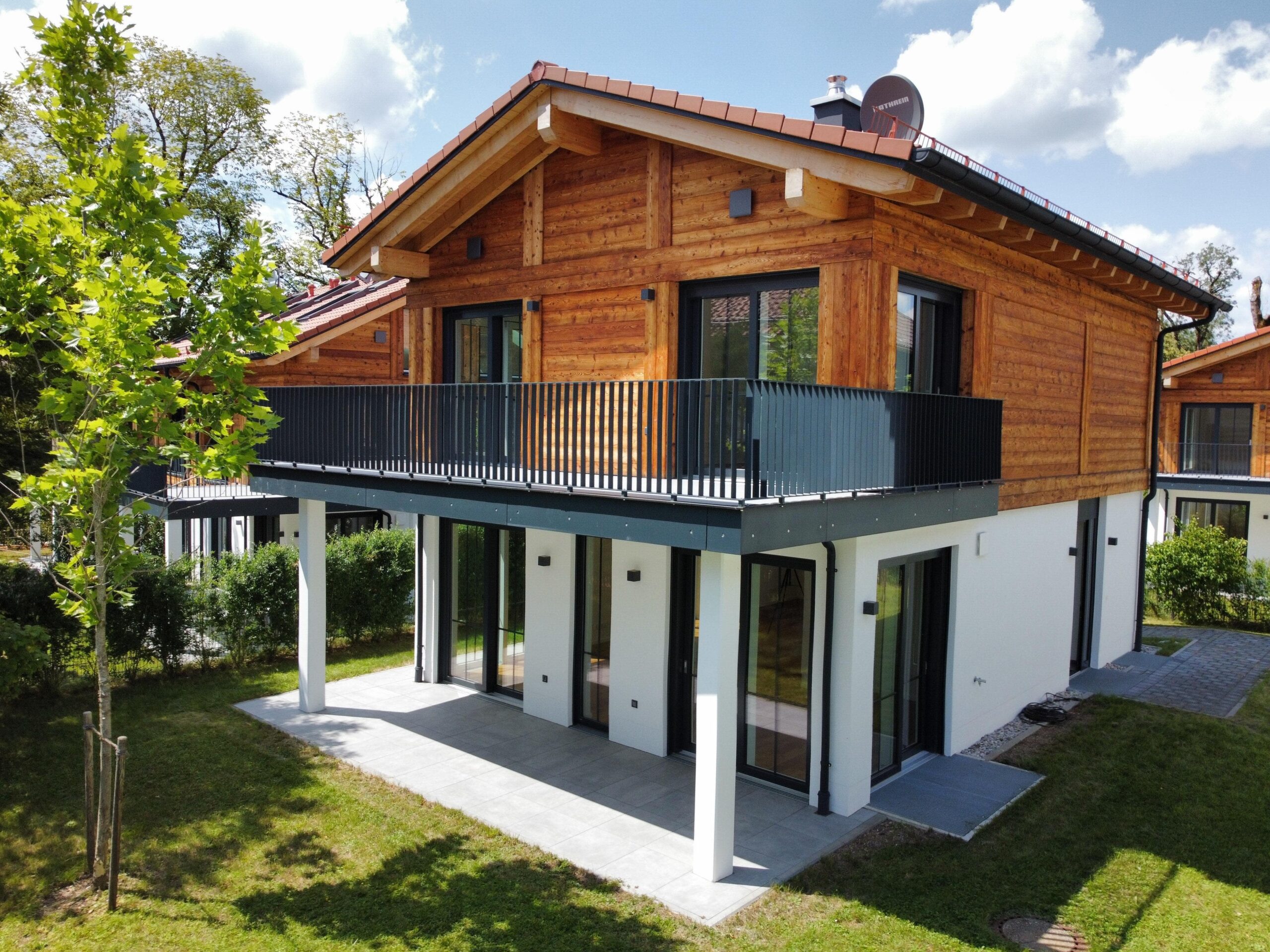 Exklusives Neubau-Einfamilienhaus mit großzügigem Garten, Hobbyraum und 3 Tief- garagenstellplätzen, 82054 Sauerlach, Einfamilienhaus