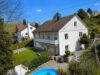 250 m² Wohnvielfalt auf 1.600 m², Pool, Traumgarten und Platz für große Pläne – Bieterverfahren - Luftbild