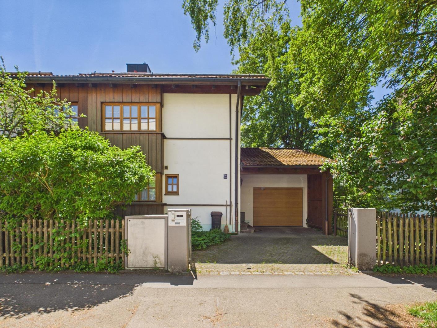 Doppelhaushälfte in ruhiger Lage mit sonnigem Grundstück und vielseitigen Möglichkeiten, 85521 Ottobrunn, Doppelhaushälfte