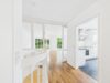 Ein Zuhause mit Garten: Großzügige 4-Zimmer-Wohnung in Waldtrudering - Flurbereich mit Glasschiebetür