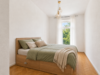 Stilvoller Altbau in Schwabing – 3 Zimmer mit besonderem Charakter - Lichtdurchflutetes Schlafzimmer mit Innenhofblick