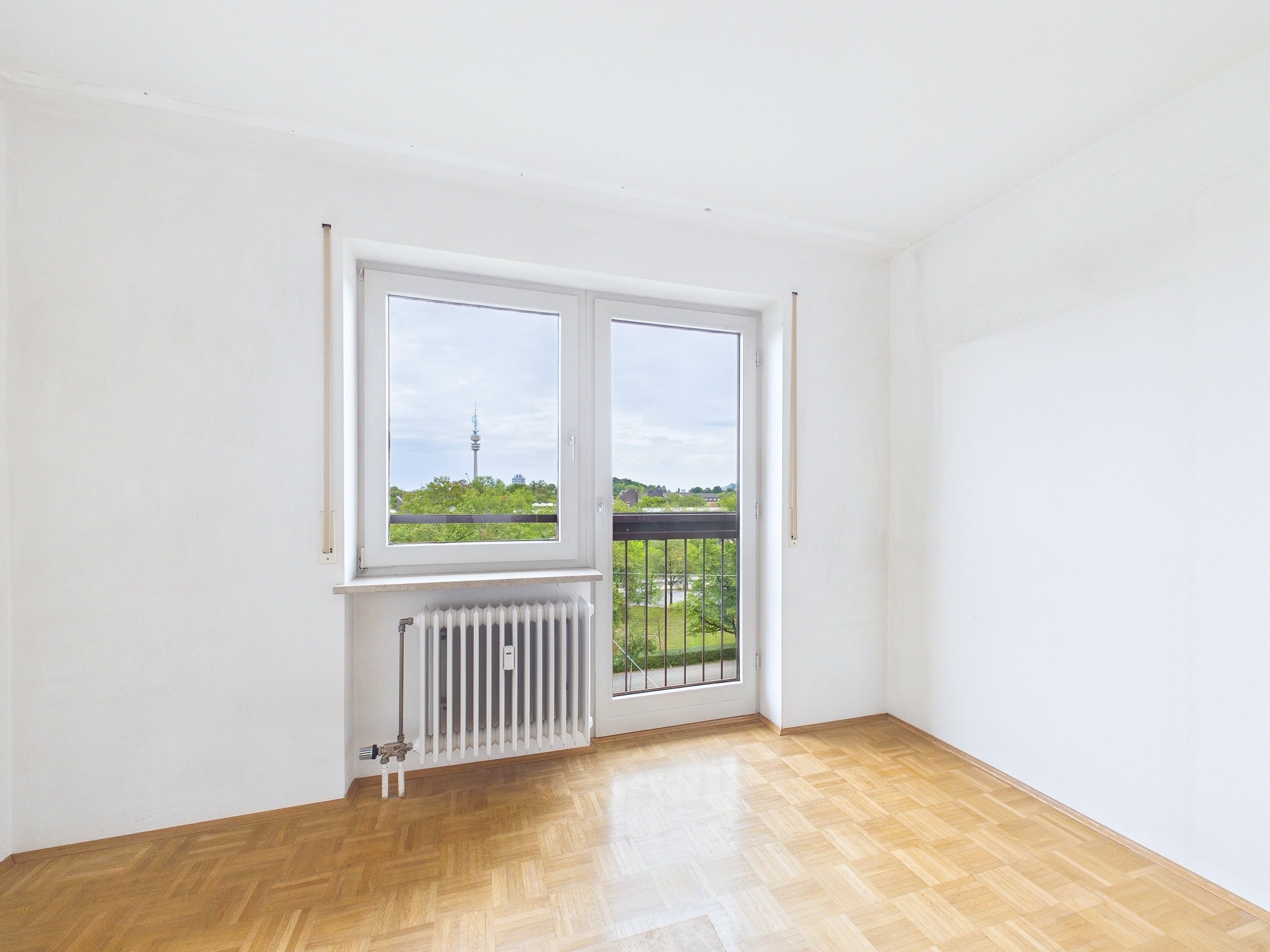 Lichtdurchflutete 3-Zimmer-Wohnung im 5. Obergeschoss mit Weitblick zum Olympiapark, 80637 München, Etagenwohnung