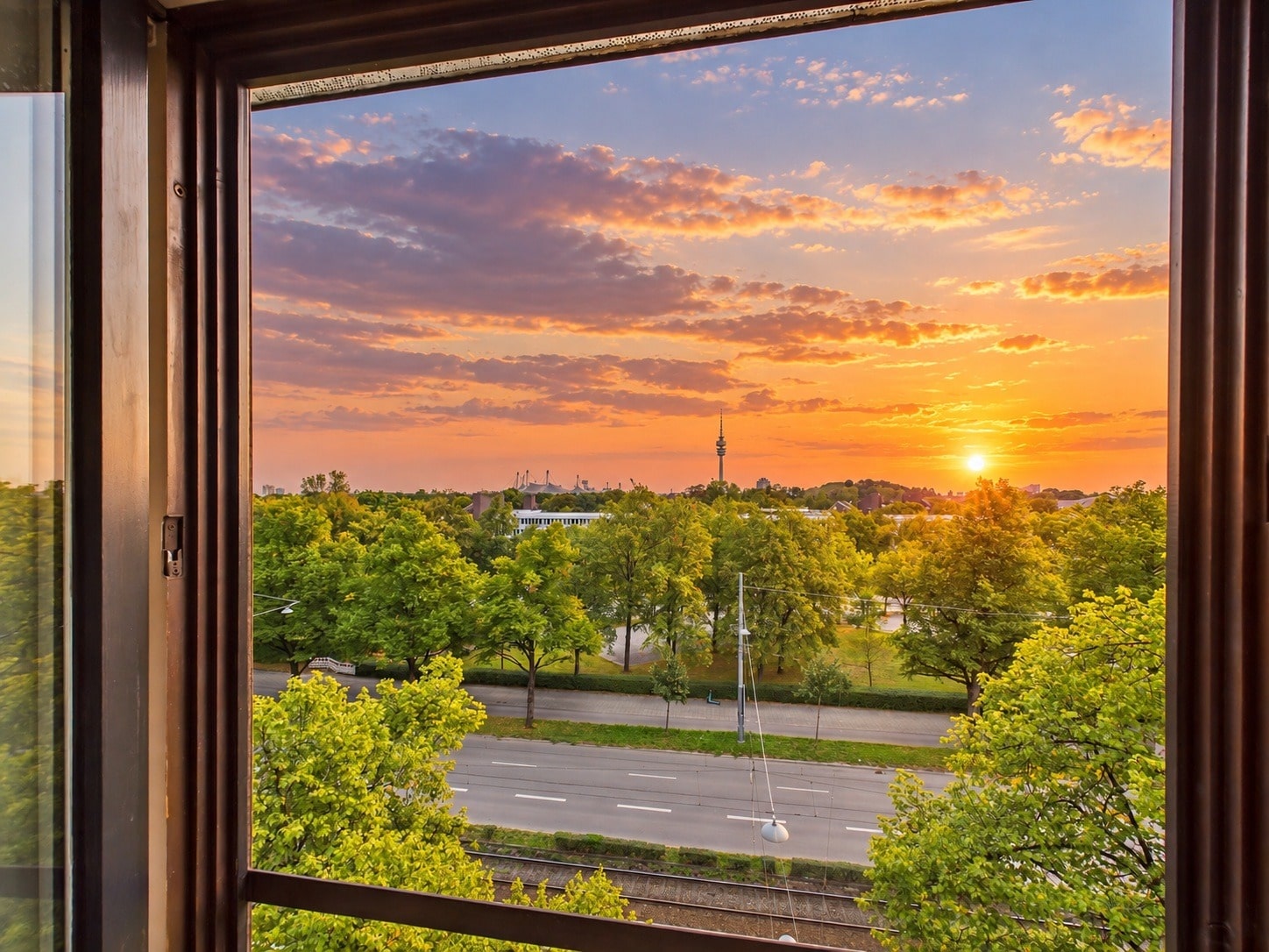 Lichtdurchflutete 3-Zimmer-Wohnung im 5. Obergeschoss mit Weitblick zum Olympiapark, 80637 München, Etagenwohnung