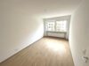 Unkomplizierte Kapitalanlage, vermietet, komplett modernisiert, Zentrale Lage, Lift - Schlafzimmer