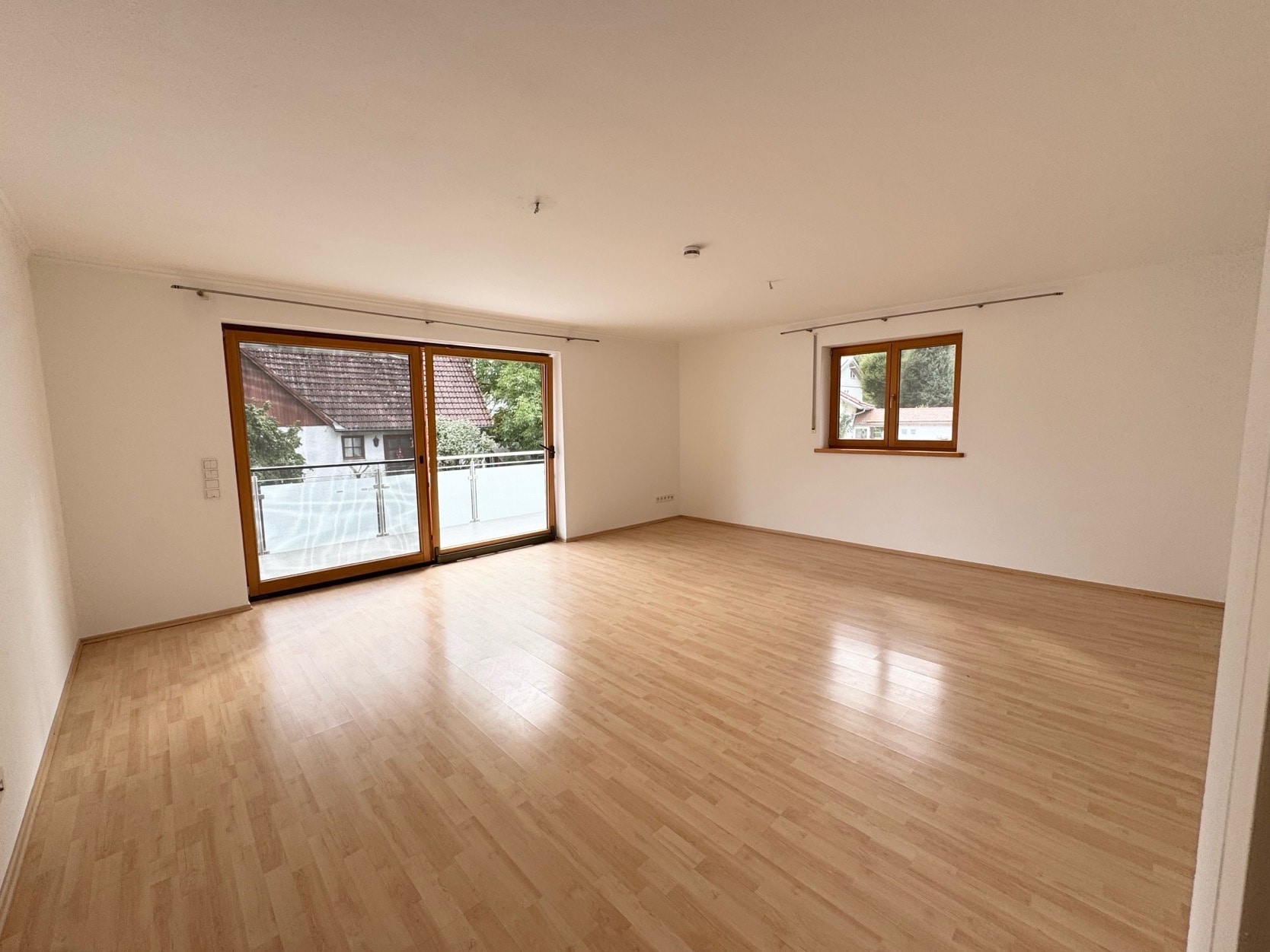 Energetisch zukunftssicher wohnen wie im Haus – exklusive 4,5-Zimmer-Wohnung mit PV & Wärmepumpe, 85614 Kirchseeon, Etagenwohnung