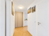 Gut geschnittene 2-Zimmer-Wohnung mit Balkon in München-Milbertshofen - Flur mit Blick zur Nische