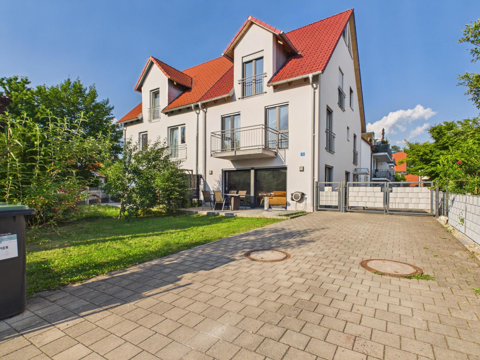 Neuwertiges Zuhause mit modernster Ausstattung und Wellnesspotenzial, 85405 Nandlstadt, Doppelhaushälfte