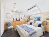 Ein Zuhause, das begeistert – Modernisierte Dachgeschosswohnung mit Garten & privatem Pool - Schlafzimmer