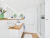 Ein Zuhause, das begeistert – Modernisierte Dachgeschosswohnung mit Garten & privatem Pool - Badezimmmer