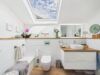 Ein Zuhause, das begeistert – Modernisierte Dachgeschosswohnung mit Garten & privatem Pool - Badezimmer