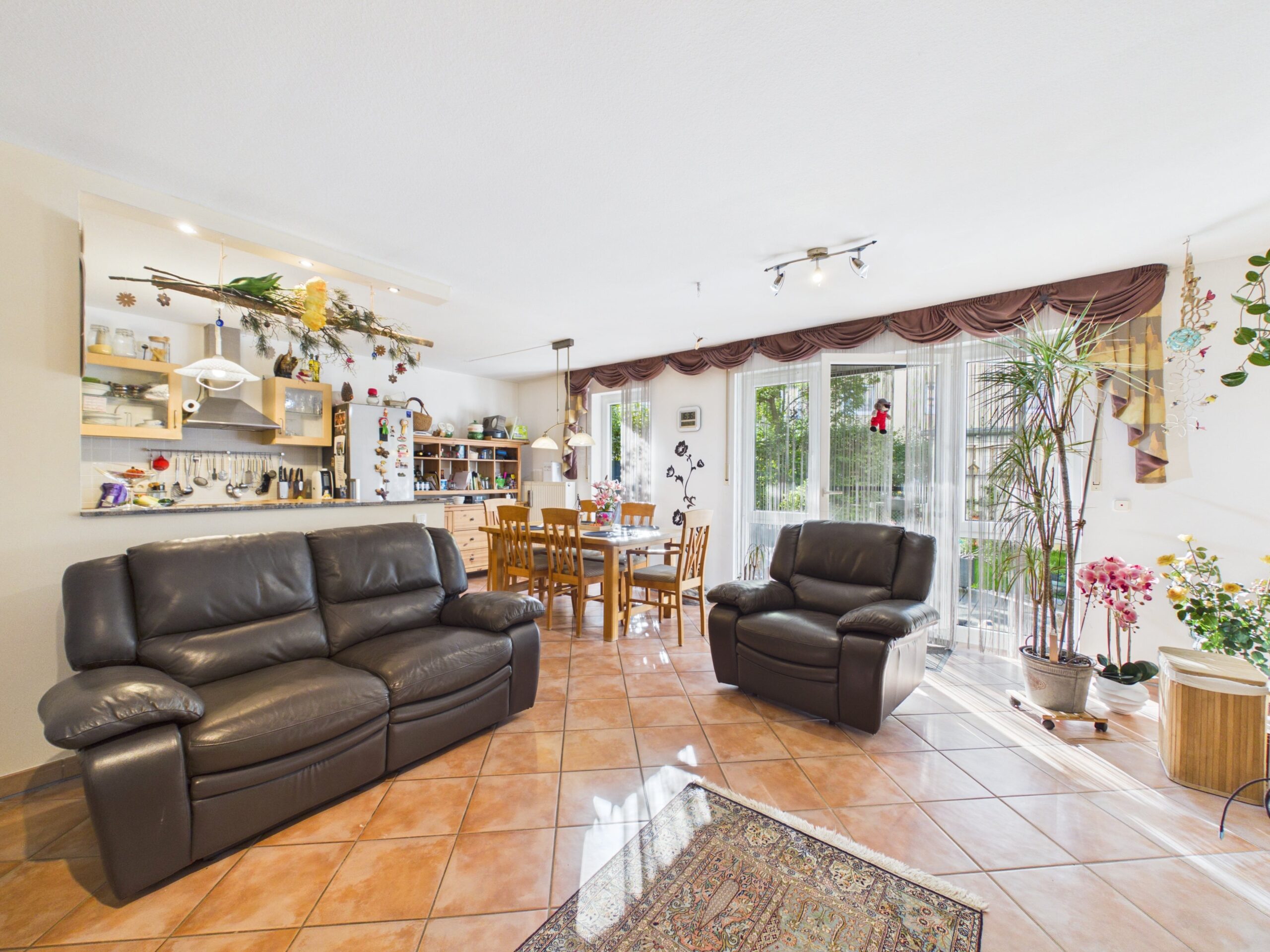 Charmante Erdgeschosswohnung mit eigenem Garten und Terrasse, 85540 Haar, Erdgeschosswohnung