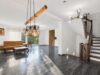 Neuwertiges Zuhause mit modernster Ausstattung und Wellnesspotenzial - Wohnzimmer