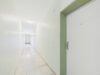 Gut geschnittene 2-Zimmer-Wohnung mit Balkon in München-Milbertshofen - Flur zur Wohnung