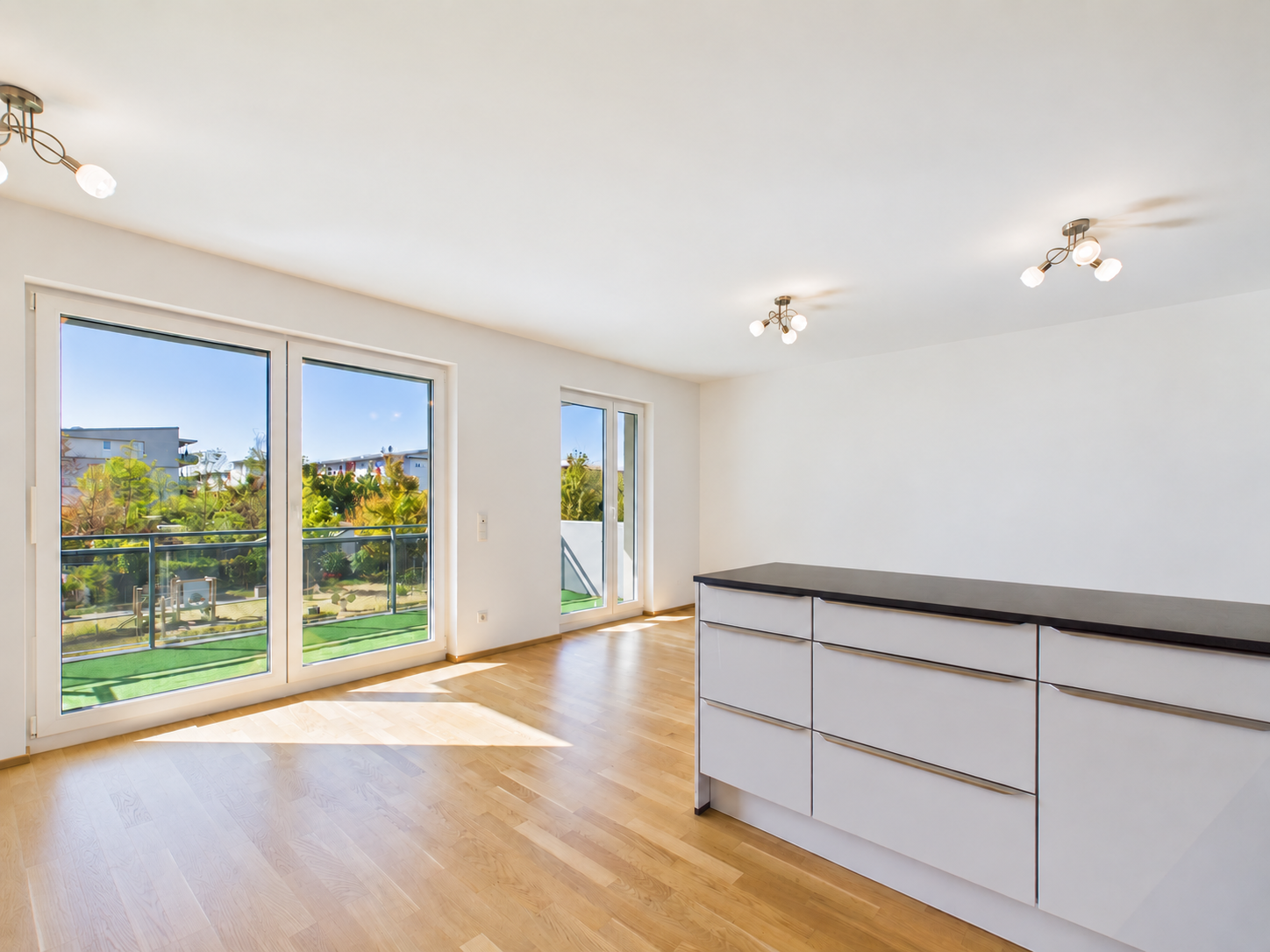 Neuwertige 2-Zimmer-Wohnung mit großzügigem Südbalkon, 82008 Unterhaching, Etagenwohnung