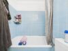 Kleine Wohnung, großes Potenzial: 1 Zimmer Wohnung mit Balkon in Markt Schwaben - Badewanne