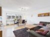 Großzügige 4-Zimmer-Wohnung mit Balkon und privatem Gartenanteil - Wohnzimmer