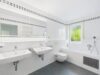 Charmante 3-Zimmer-Gartenwohnung in begehrter Münchner Wohnlage - Badezimmer