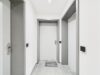 Designmöbliert & bezugsfertig: Neue 2-Zimmer-Wohnung mit Vollausstattung - Ansicht Wohnungstür