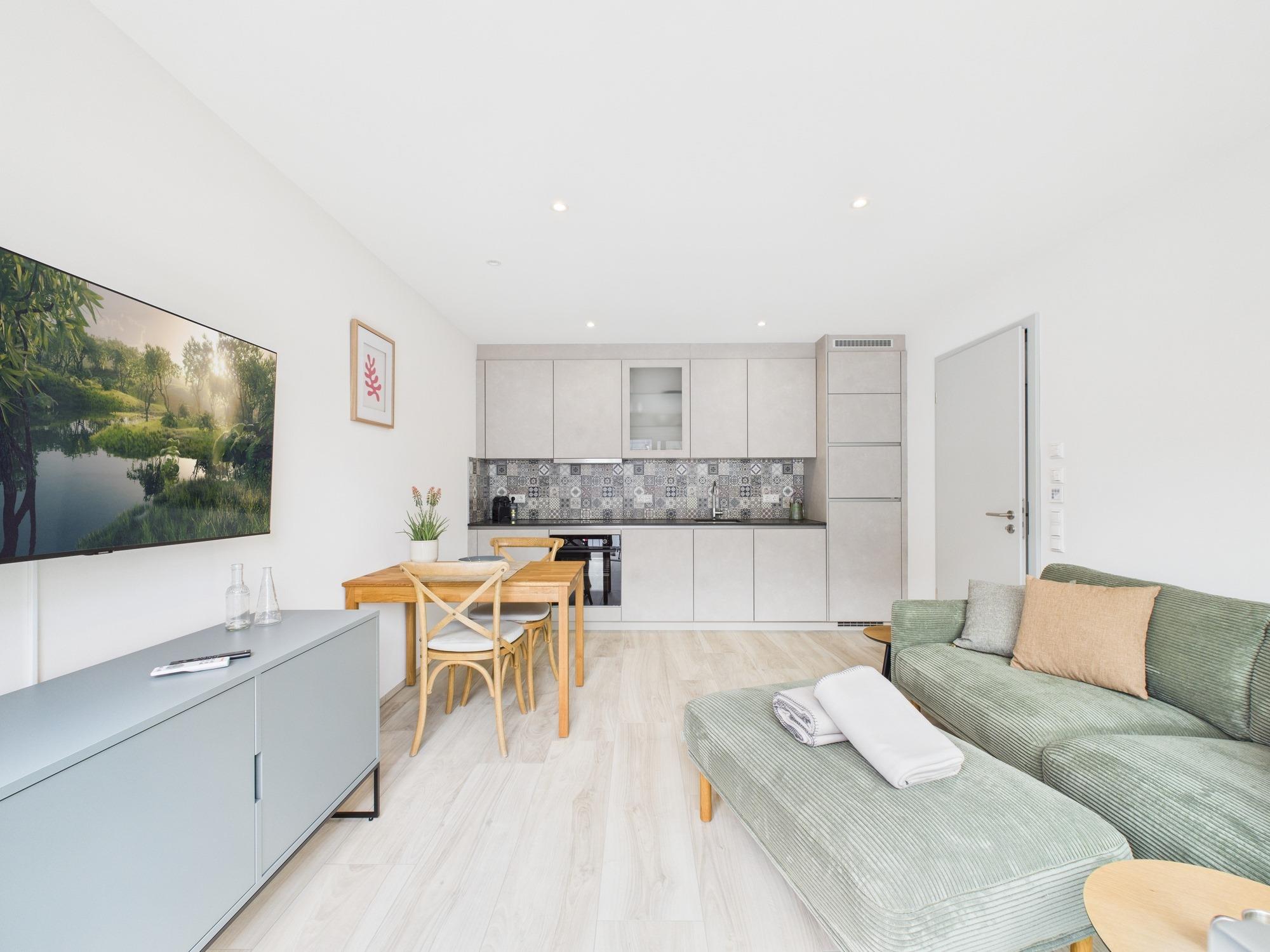 Designmöbliert & bezugsfertig: Neue 2-Zimmer-Wohnung mit Vollausstattung, 83043 Bad Aibling, Etagenwohnung