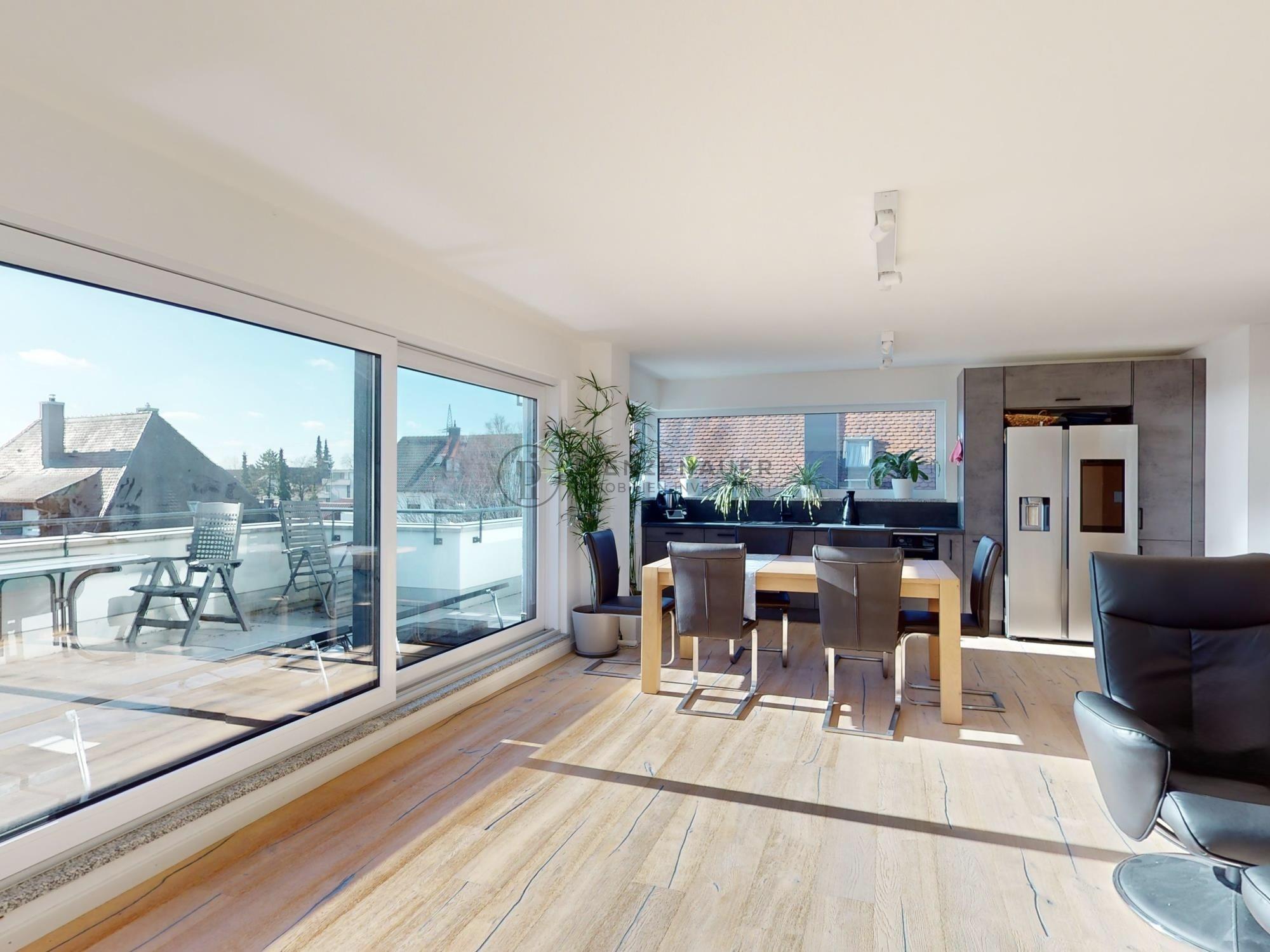 Lichtdurchflutetes Penthouse mit direktem Liftzugang und umlaufender Dachterrasse, 80935 München, Penthousewohnung