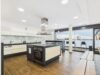 Möbliert vermietetes Apartment mit Zugang zu Fitnessstudio, Pool, Sauna & mehr - Gemeinschaftsküche "Cooking Lounge"