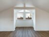 Stilvolle Dachgeschosswohnung mit flexibler Raumaufteilung und Balkon - Gemütlicher Erker (ca. 4 m²)