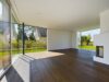 Luxuriöses Einfamilienhaus mit beeindruckender Architektur und modernster Technik - Großzügiger Wohnbereich mit indirekten Beleuchtungselementen