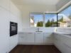 Luxuriöses Einfamilienhaus mit beeindruckender Architektur und modernster Technik - Puristische Einbauküche