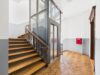 Traumhafte Galeriewohnung mit Alpenblick im historischen Altbau - Treppenhaus / Lift