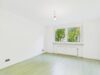 Grüne Rückzugsoase in der Stadt – 2-Zimmer-Wohnung mit großem Garten - Geräumiges Schlafzimmer